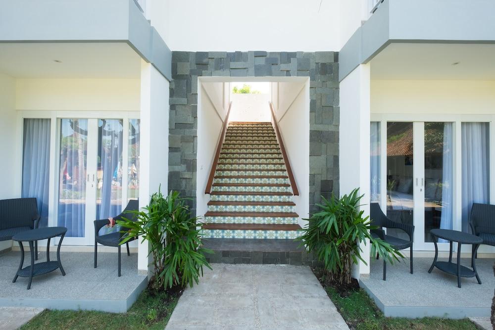 Royal Regantris Villa Karang Gili Air Exterior photo