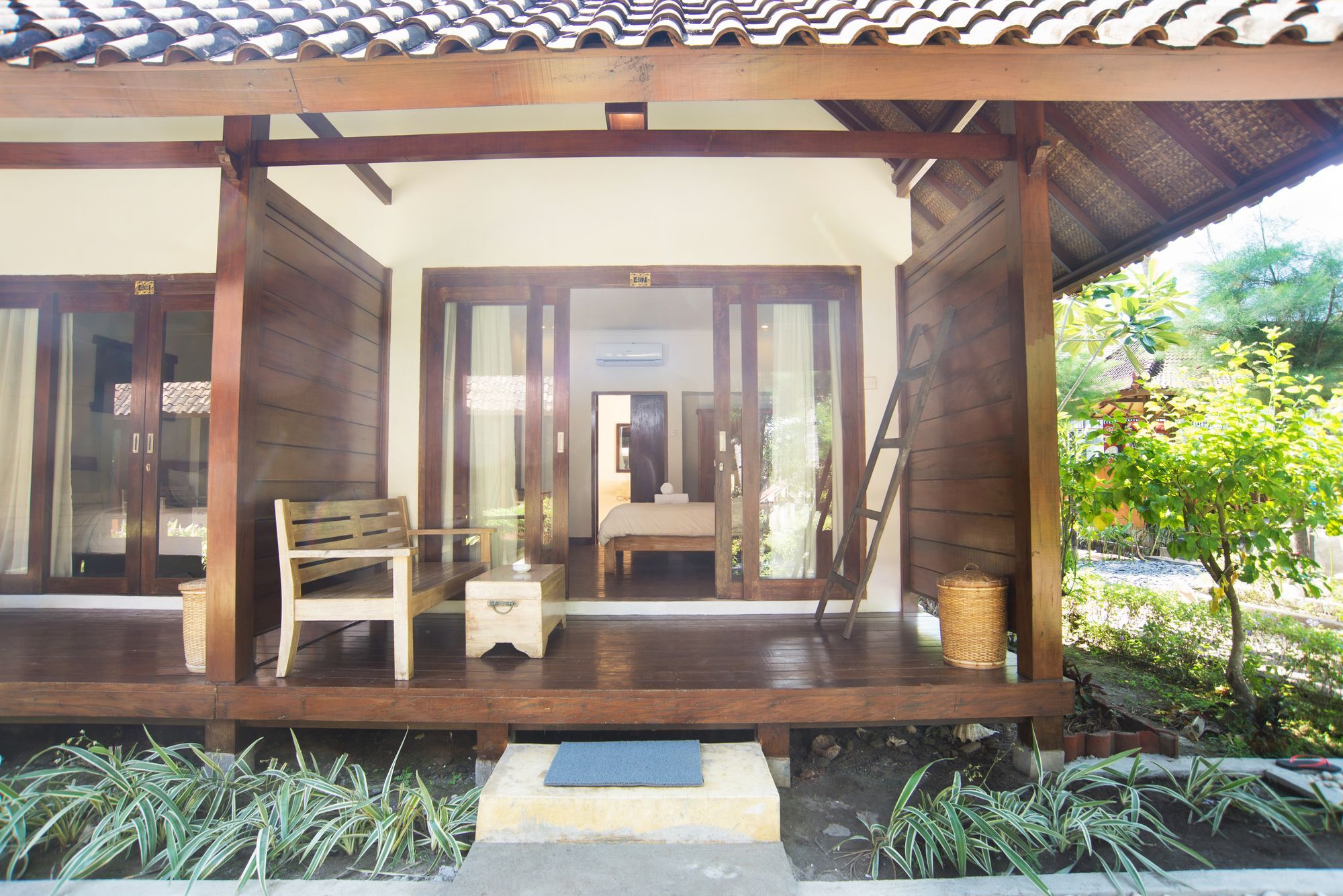 Royal Regantris Villa Karang Gili Air Exterior photo